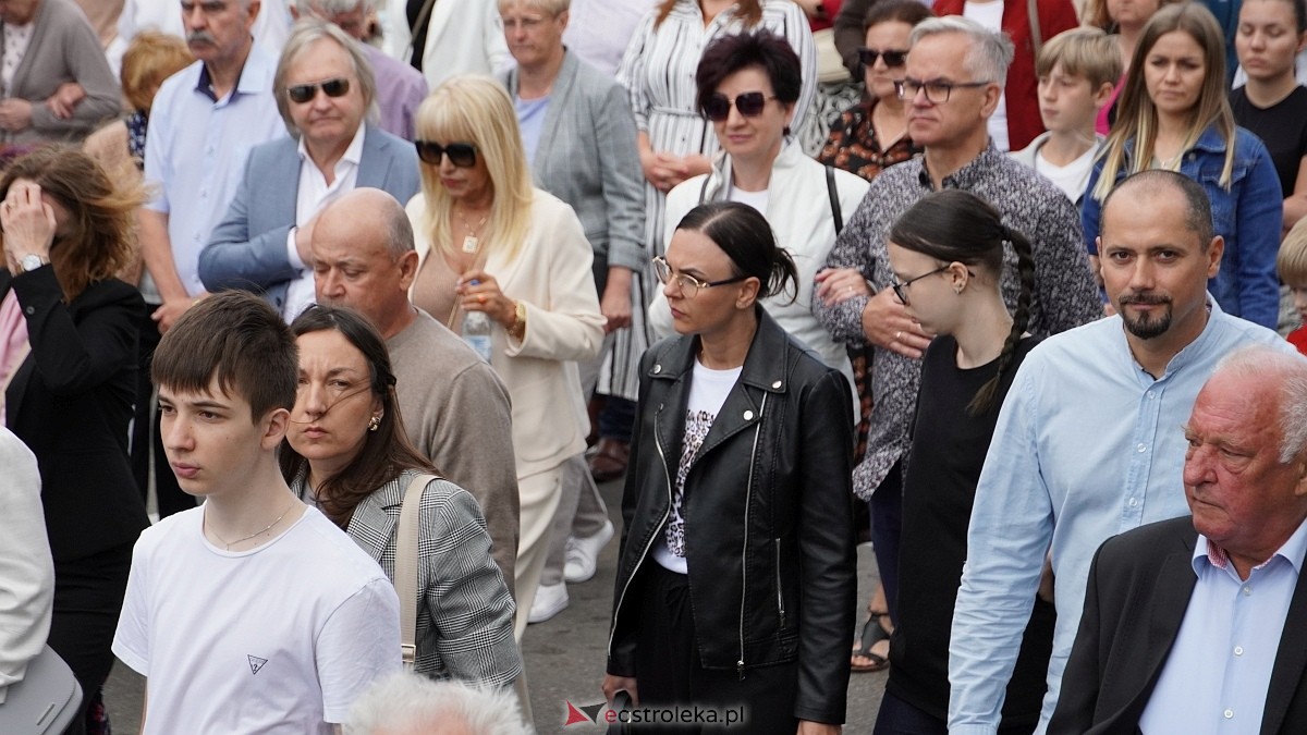 Procesja Bożego Ciała 2025 w kościele pw. Nawiedzenia NMP [19.06.2026] - zdjęcie #58 - eOstroleka.pl