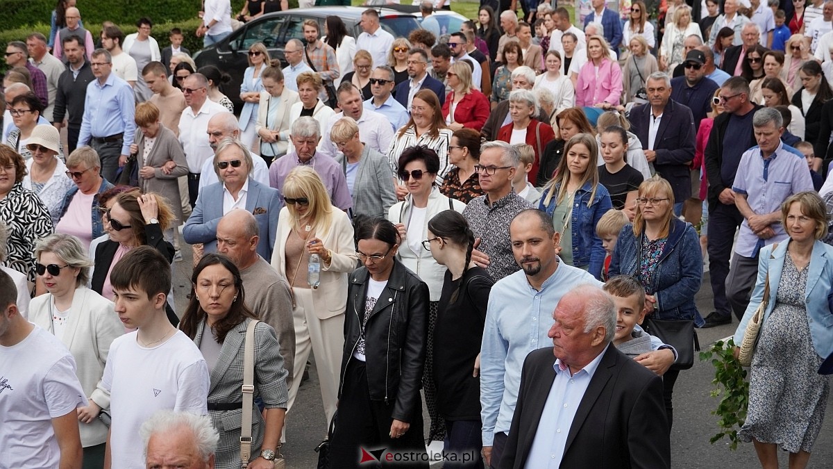 Procesja Bożego Ciała 2025 w kościele pw. Nawiedzenia NMP [19.06.2026] - zdjęcie #57 - eOstroleka.pl