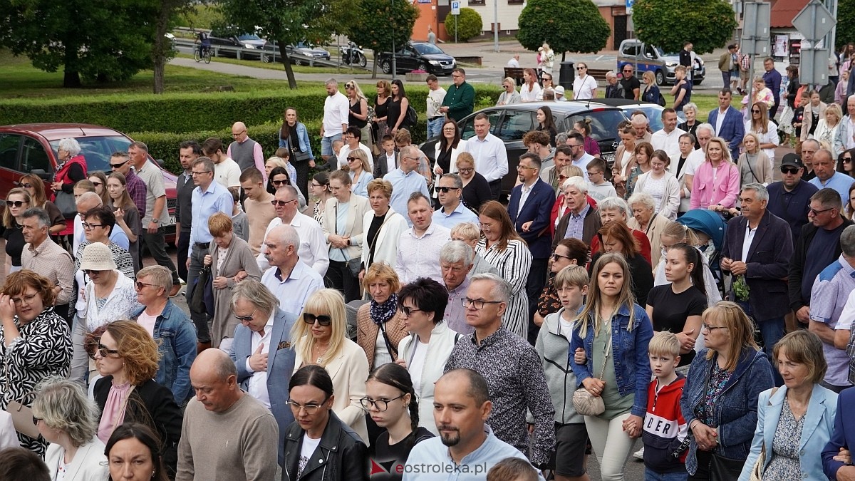 Procesja Bożego Ciała 2025 w kościele pw. Nawiedzenia NMP [19.06.2026] - zdjęcie #54 - eOstroleka.pl