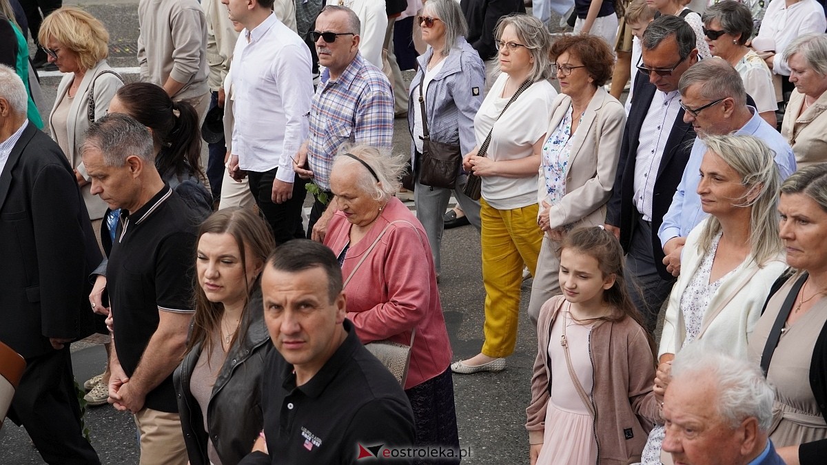 Procesja Bożego Ciała 2025 w kościele pw. Nawiedzenia NMP [19.06.2026] - zdjęcie #53 - eOstroleka.pl
