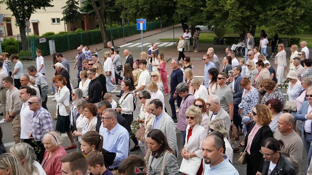 Procesja Bożego Ciała 2025 w kościele pw. Nawiedzenia NMP [19.06.2026] - zdjęcie #48 - eOstroleka.pl