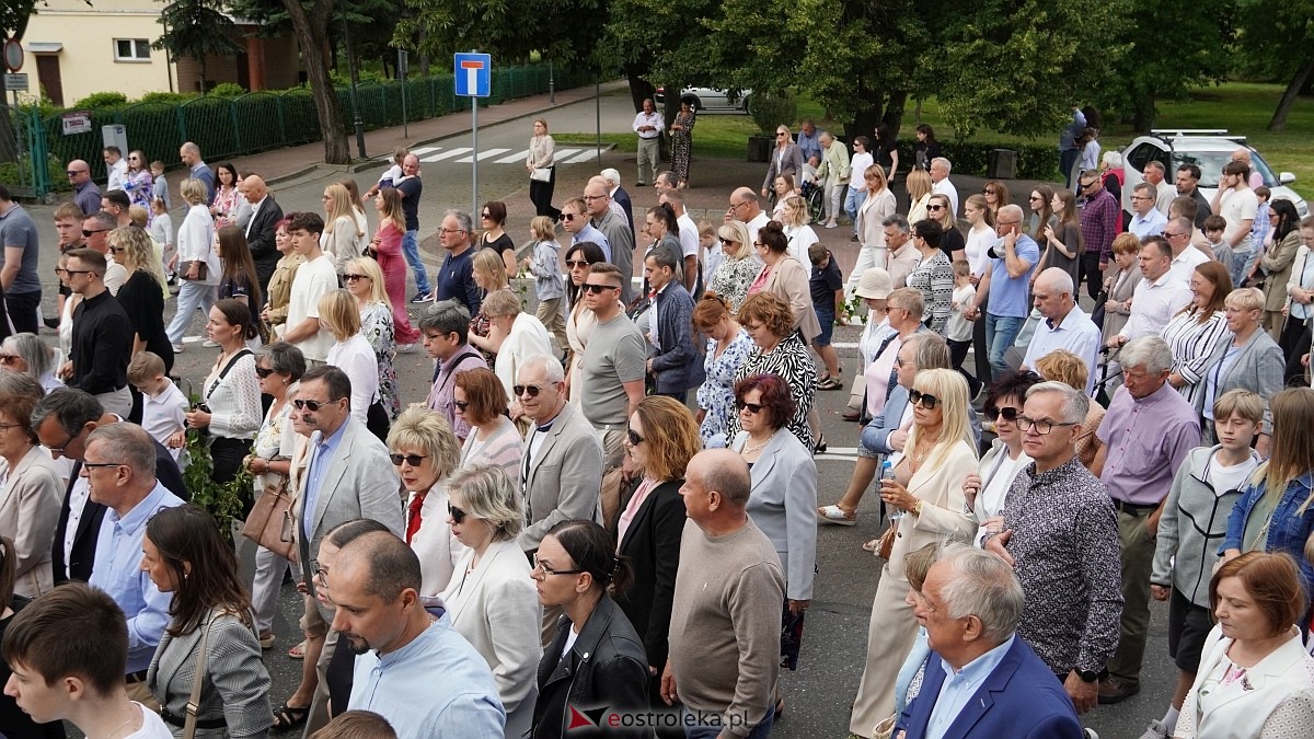 Procesja Bożego Ciała 2025 w kościele pw. Nawiedzenia NMP [19.06.2026] - zdjęcie #46 - eOstroleka.pl