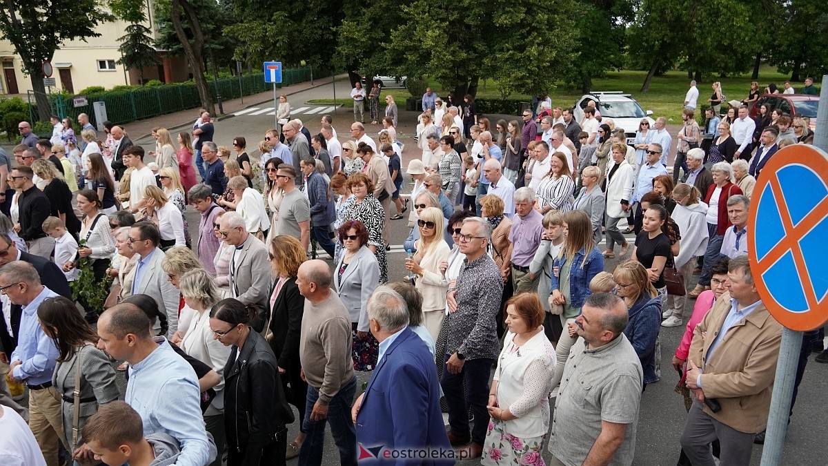 Procesja Bożego Ciała 2025 w kościele pw. Nawiedzenia NMP [19.06.2026] - zdjęcie #45 - eOstroleka.pl