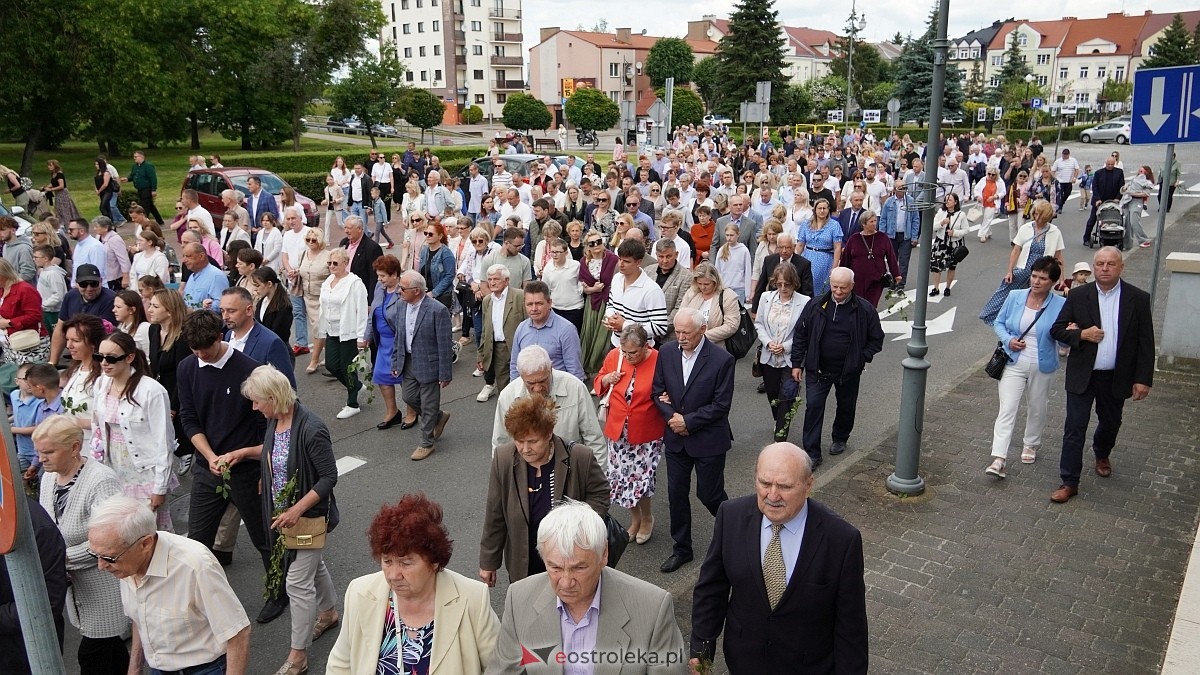 Procesja Bożego Ciała 2025 w kościele pw. Nawiedzenia NMP [19.06.2026] - zdjęcie #43 - eOstroleka.pl