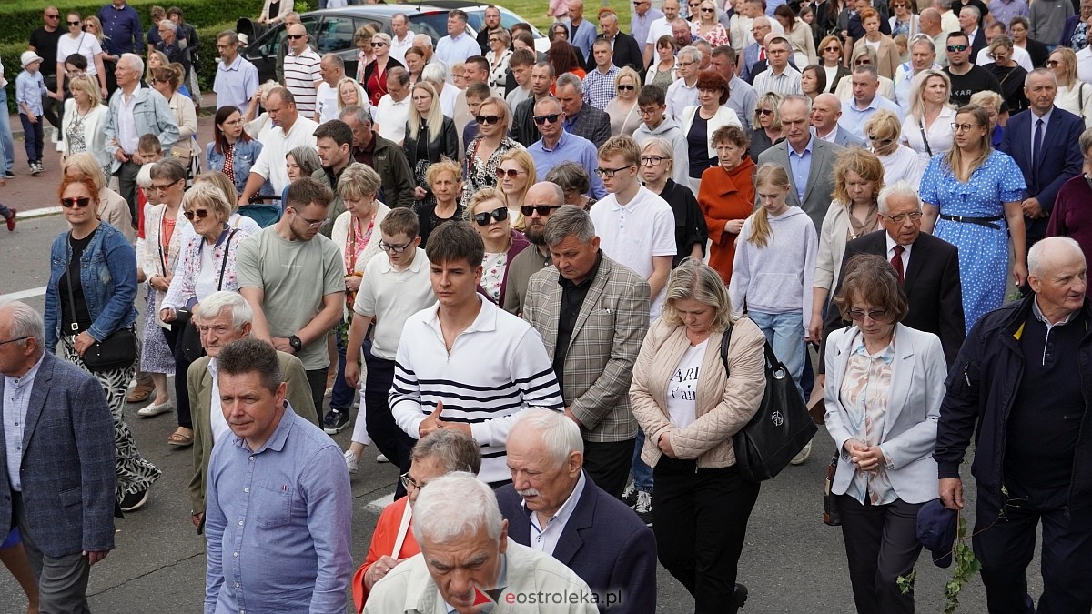 Procesja Bożego Ciała 2025 w kościele pw. Nawiedzenia NMP [19.06.2026] - zdjęcie #42 - eOstroleka.pl