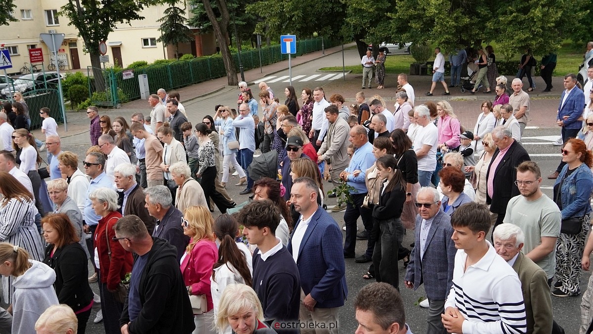 Procesja Bożego Ciała 2025 w kościele pw. Nawiedzenia NMP [19.06.2026] - zdjęcie #34 - eOstroleka.pl
