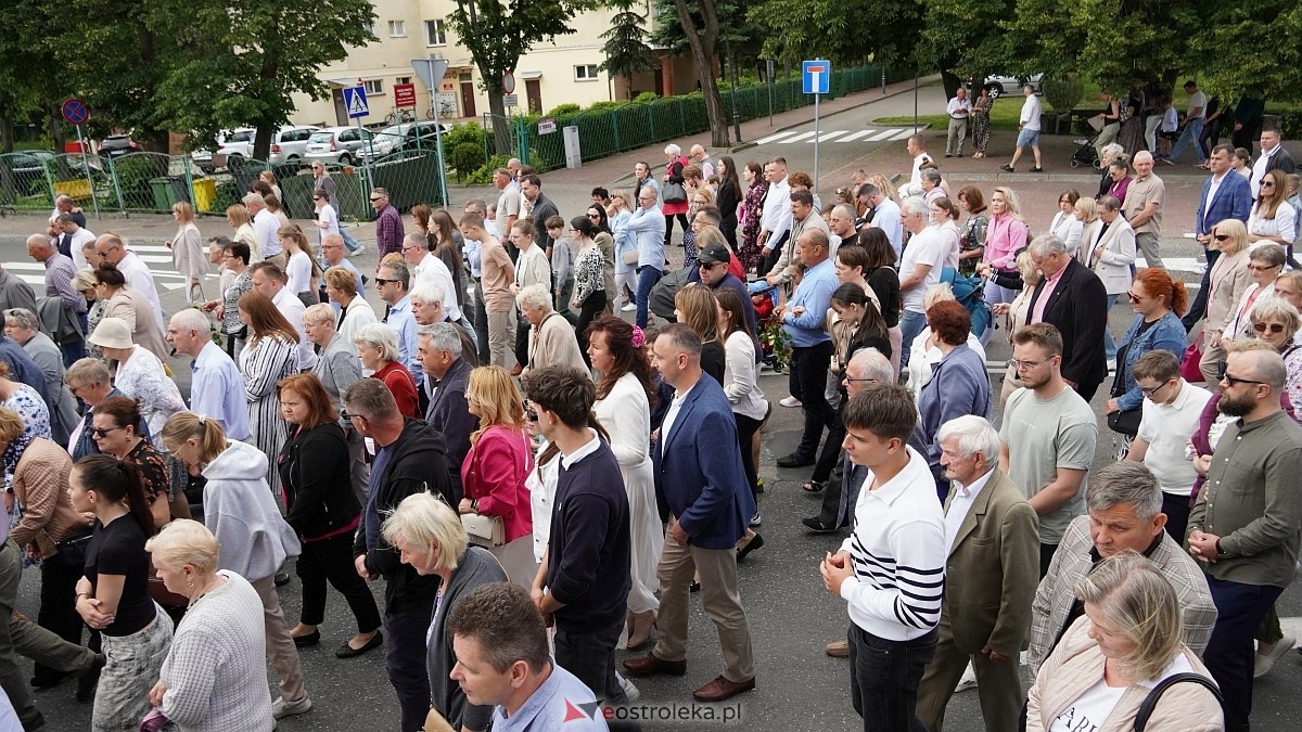 Procesja Bożego Ciała 2025 w kościele pw. Nawiedzenia NMP [19.06.2026] - zdjęcie #33 - eOstroleka.pl