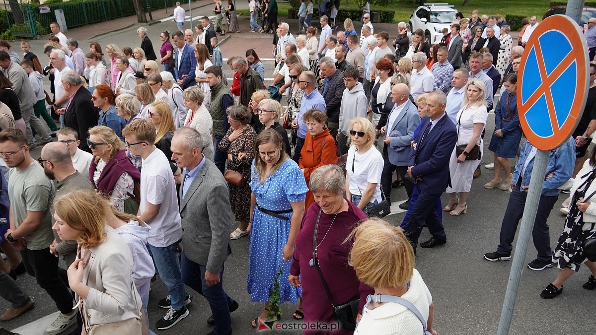 Procesja Bożego Ciała 2025 w kościele pw. Nawiedzenia NMP [19.06.2026] - zdjęcie #24 - eOstroleka.pl