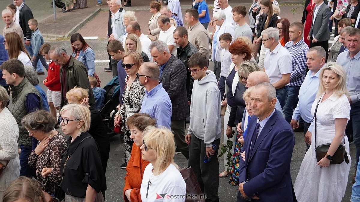 Procesja Bożego Ciała 2025 w kościele pw. Nawiedzenia NMP [19.06.2026] - zdjęcie #22 - eOstroleka.pl