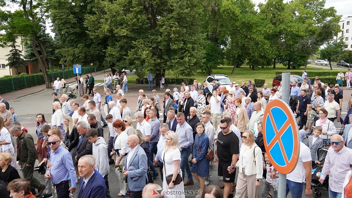 Procesja Bożego Ciała 2025 w kościele pw. Nawiedzenia NMP [19.06.2026] - zdjęcie #27 - eOstroleka.pl