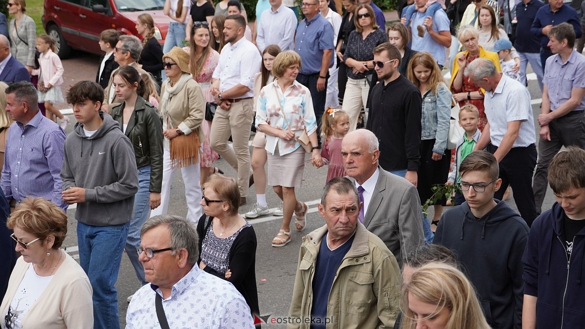 Procesja Bożego Ciała 2025 w kościele pw. Nawiedzenia NMP [19.06.2026] - zdjęcie #21 - eOstroleka.pl