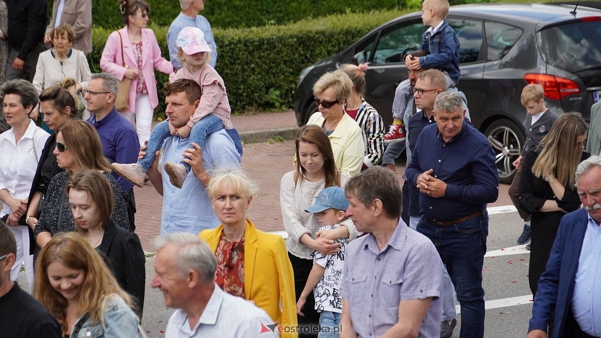Procesja Bożego Ciała 2025 w kościele pw. Nawiedzenia NMP [19.06.2026] - zdjęcie #19 - eOstroleka.pl