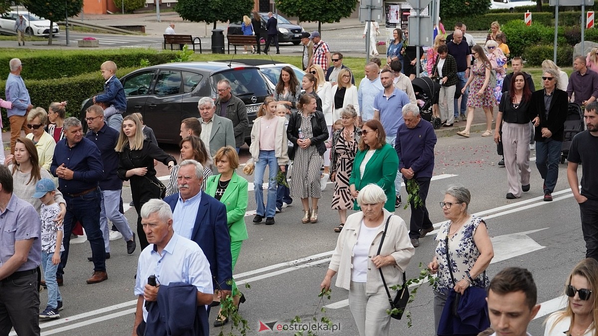 Procesja Bożego Ciała 2025 w kościele pw. Nawiedzenia NMP [19.06.2026] - zdjęcie #17 - eOstroleka.pl