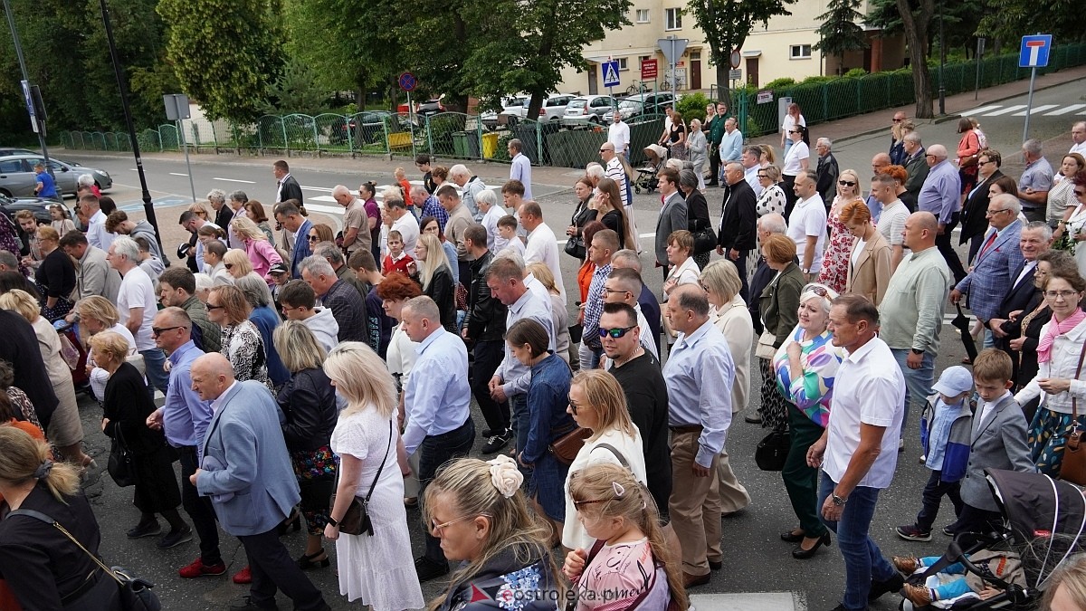 Procesja Bożego Ciała 2025 w kościele pw. Nawiedzenia NMP [19.06.2026] - zdjęcie #14 - eOstroleka.pl