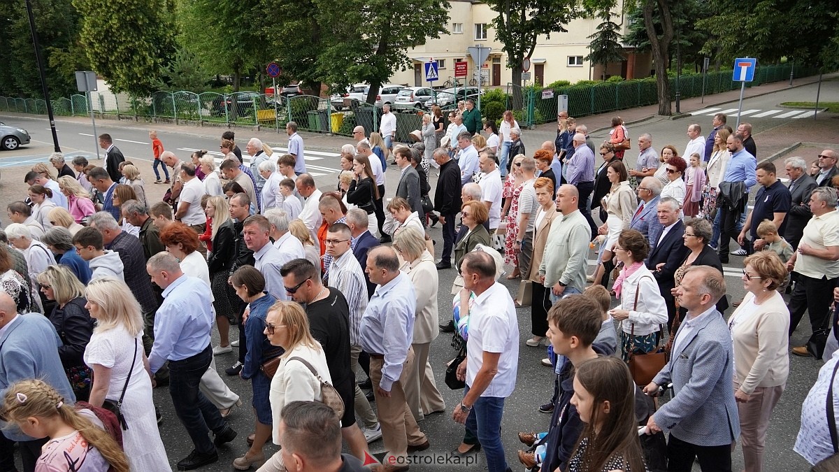 Procesja Bożego Ciała 2025 w kościele pw. Nawiedzenia NMP [19.06.2026] - zdjęcie #12 - eOstroleka.pl