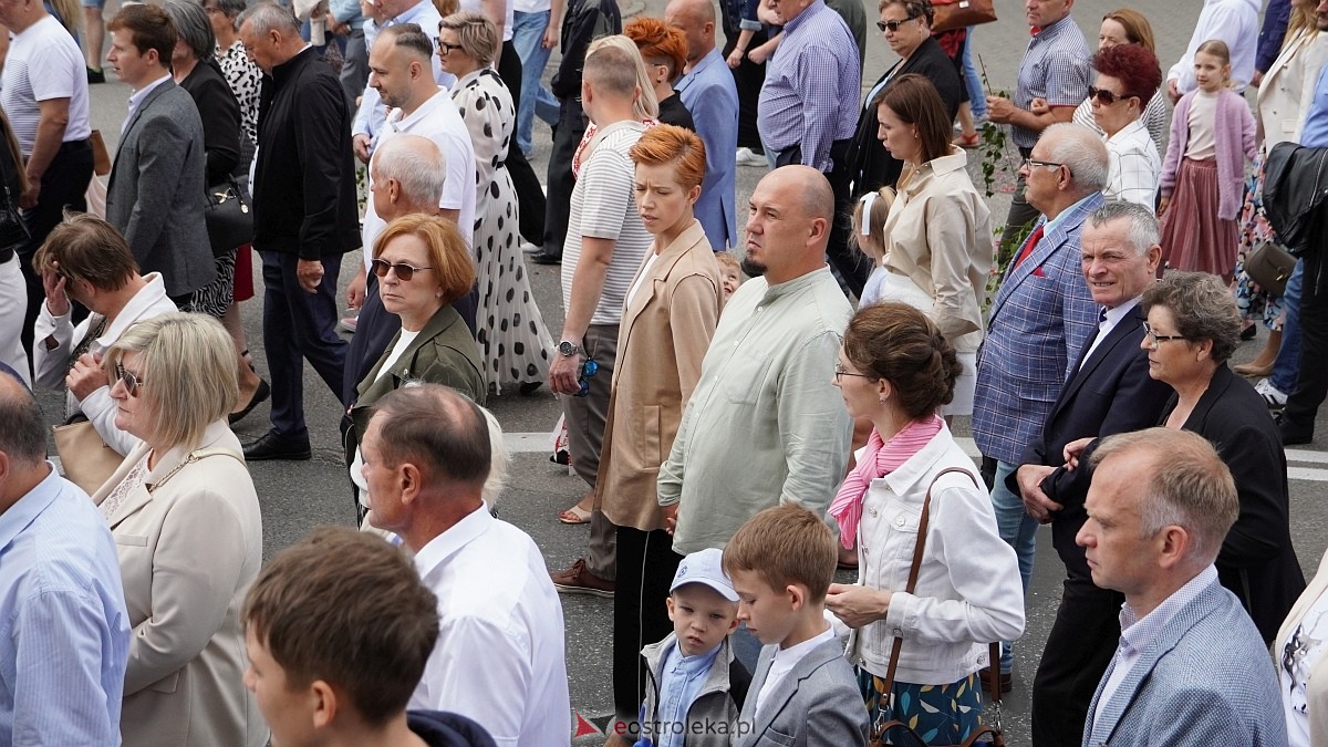 Procesja Bożego Ciała 2025 w kościele pw. Nawiedzenia NMP [19.06.2026] - zdjęcie #11 - eOstroleka.pl