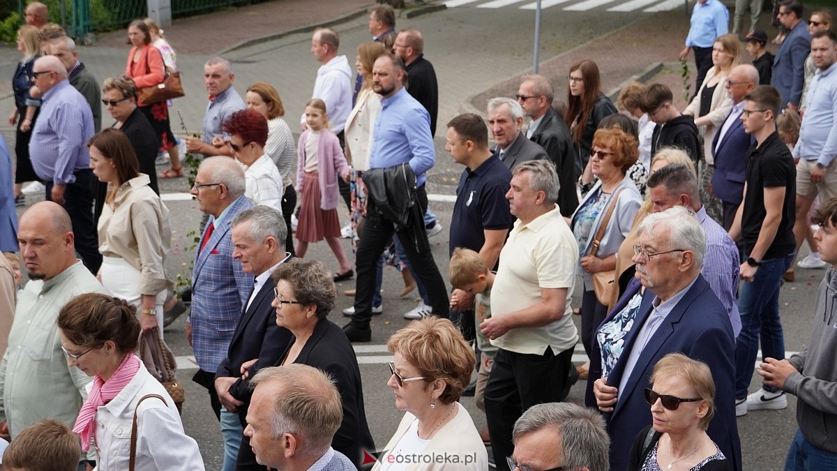 Procesja Bożego Ciała 2025 w kościele pw. Nawiedzenia NMP [19.06.2026] - zdjęcie #10 - eOstroleka.pl