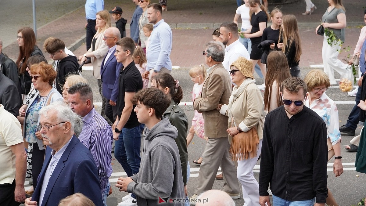 Procesja Bożego Ciała 2025 w kościele pw. Nawiedzenia NMP [19.06.2026] - zdjęcie #9 - eOstroleka.pl