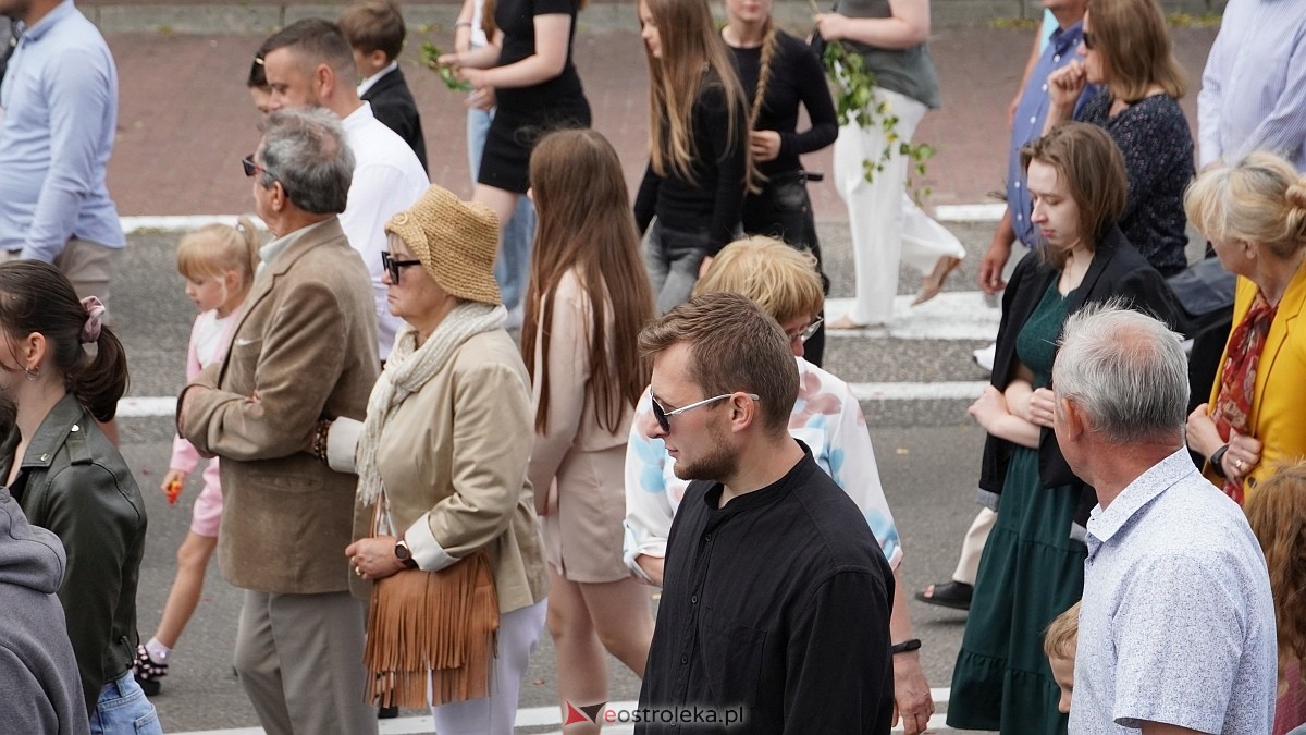 Procesja Bożego Ciała 2025 w kościele pw. Nawiedzenia NMP [19.06.2026] - zdjęcie #8 - eOstroleka.pl
