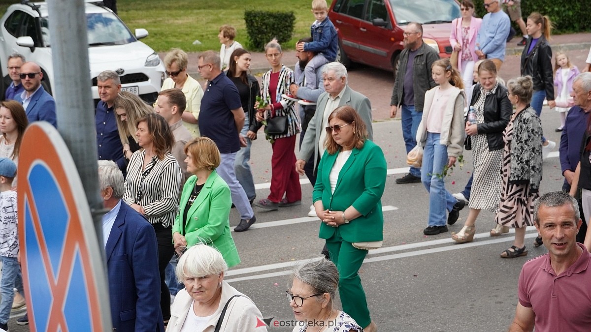 Procesja Bożego Ciała 2025 w kościele pw. Nawiedzenia NMP [19.06.2026] - zdjęcie #7 - eOstroleka.pl