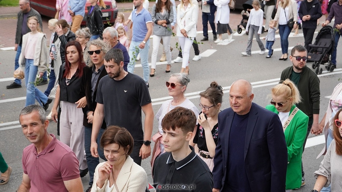 Procesja Bożego Ciała 2025 w kościele pw. Nawiedzenia NMP [19.06.2026] - zdjęcie #6 - eOstroleka.pl