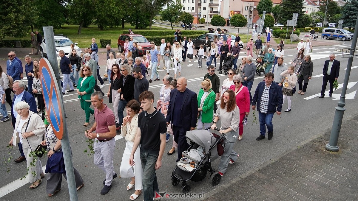 Procesja Bożego Ciała 2025 w kościele pw. Nawiedzenia NMP [19.06.2026] - zdjęcie #5 - eOstroleka.pl