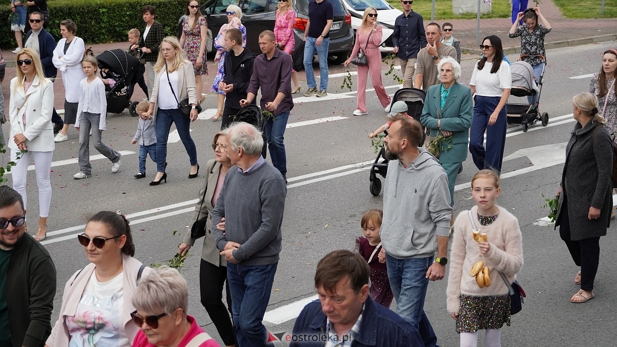 Procesja Bożego Ciała 2025 w kościele pw. Nawiedzenia NMP [19.06.2026] - zdjęcie #3 - eOstroleka.pl
