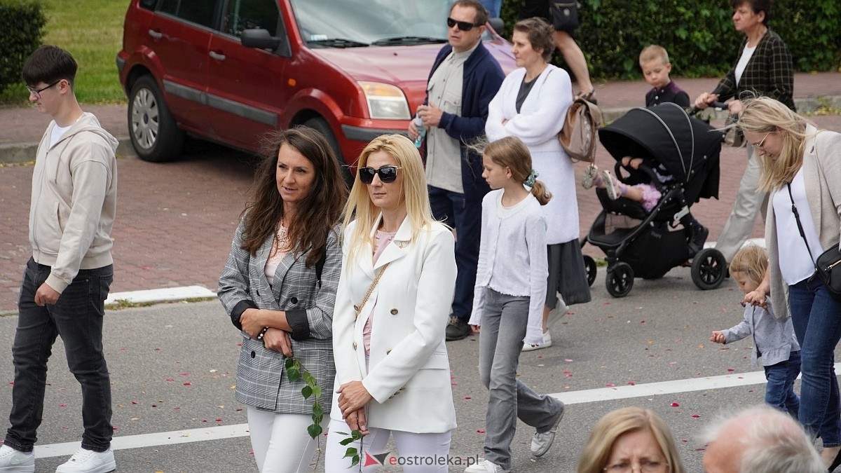 Procesja Bożego Ciała 2025 w kościele pw. Nawiedzenia NMP [19.06.2026] - zdjęcie #2 - eOstroleka.pl