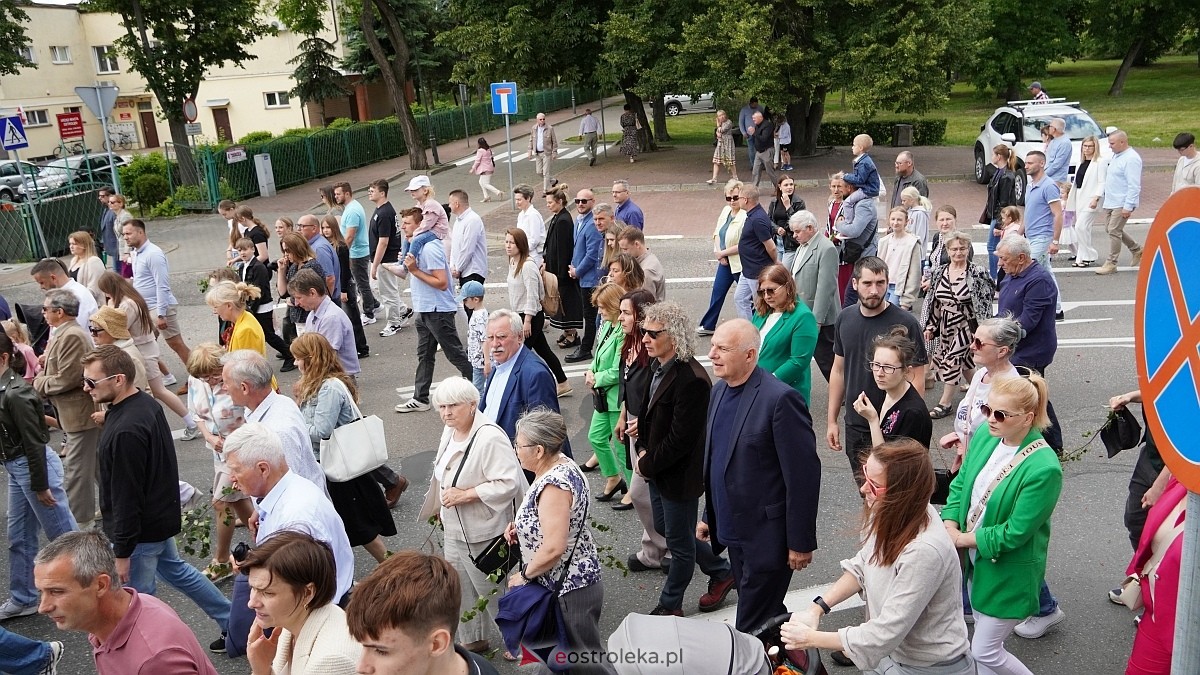 Procesja Bożego Ciała 2025 w kościele pw. Nawiedzenia NMP [19.06.2026] - zdjęcie #1 - eOstroleka.pl