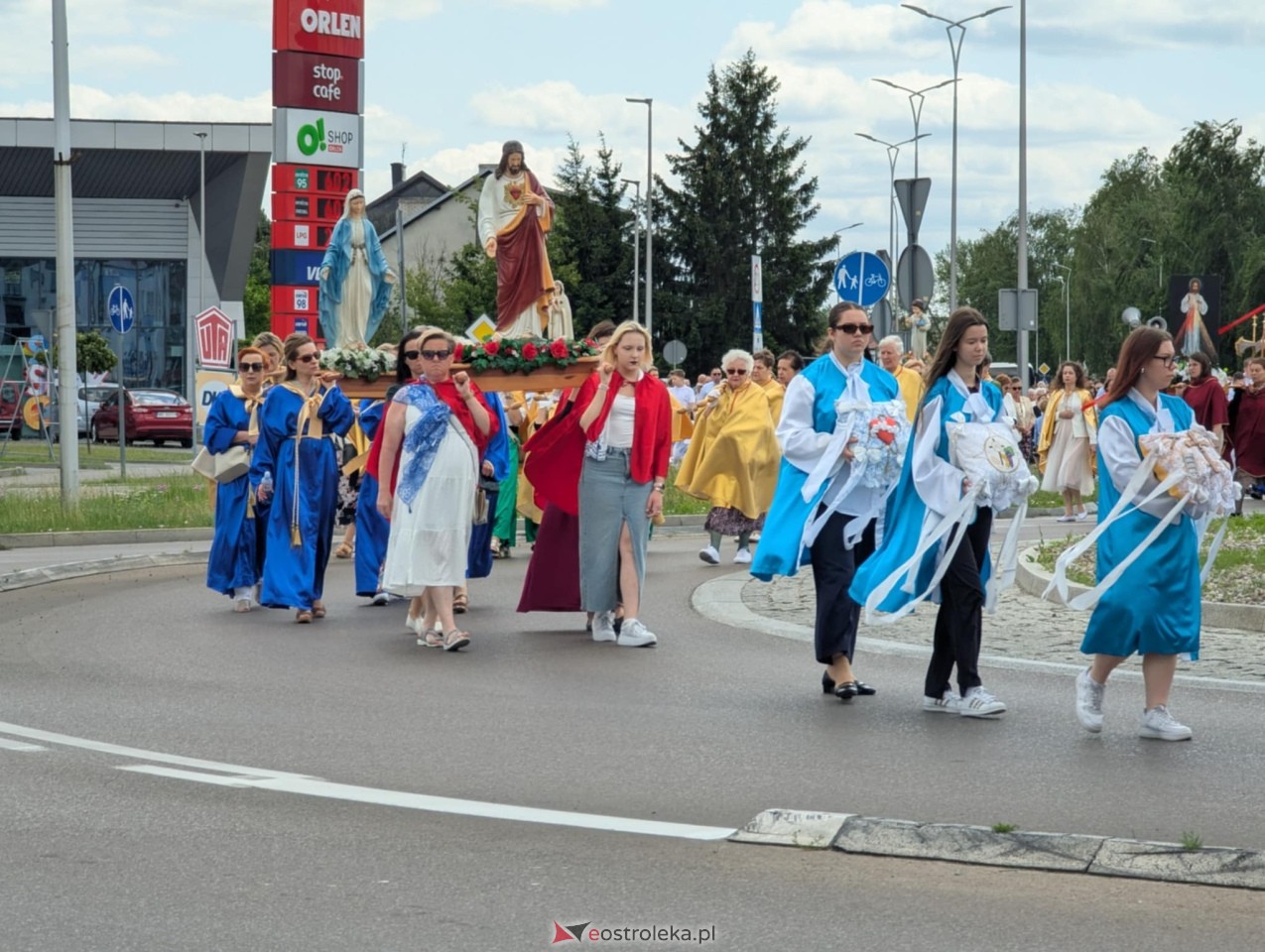 Boże Ciało 2025 - parafia Zbawiciela Świata w Ostrołęce [19.06.2025] - zdjęcie #167 - eOstroleka.pl