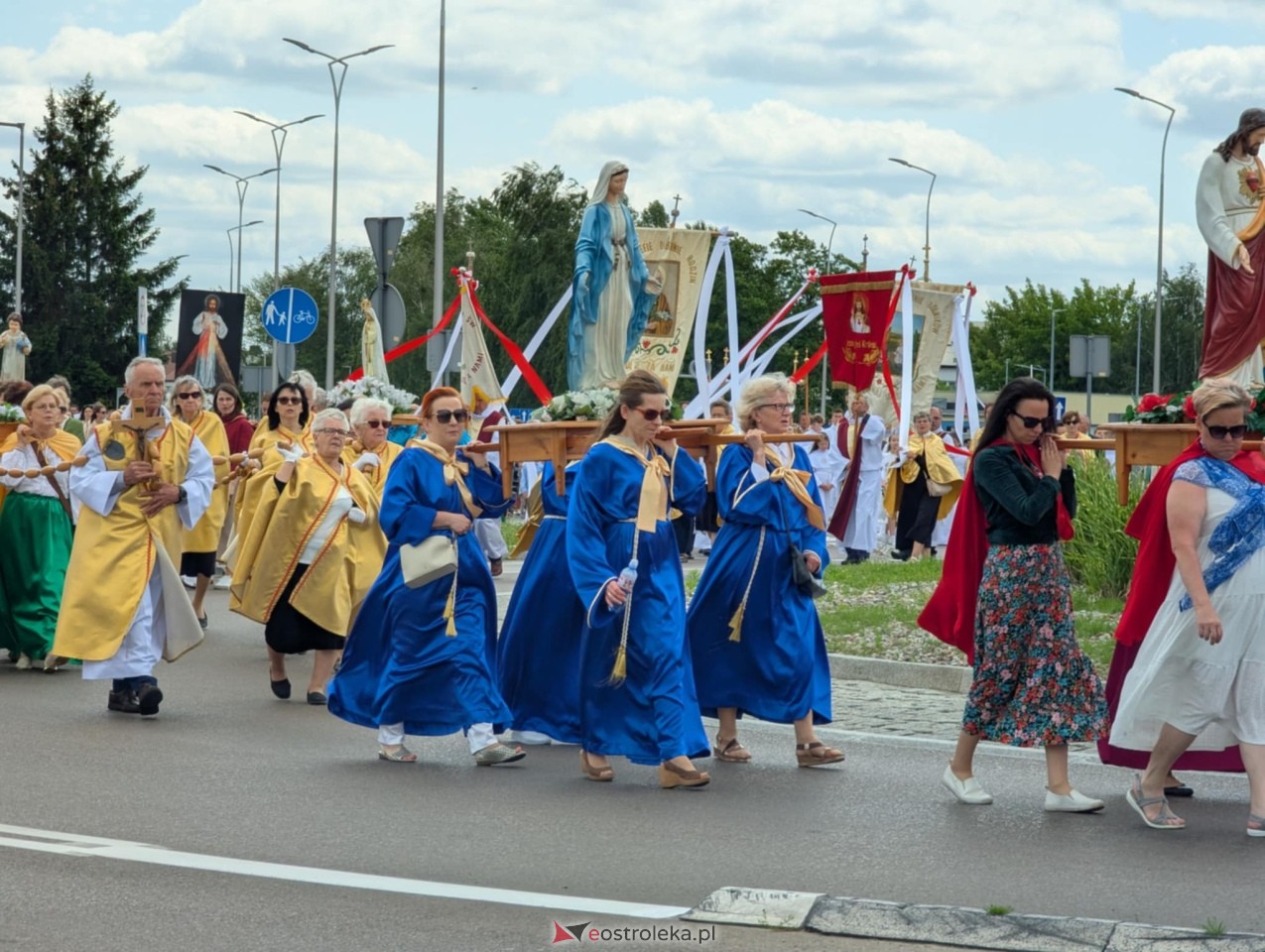 Boże Ciało 2025 - parafia Zbawiciela Świata w Ostrołęce [19.06.2025] - zdjęcie #158 - eOstroleka.pl