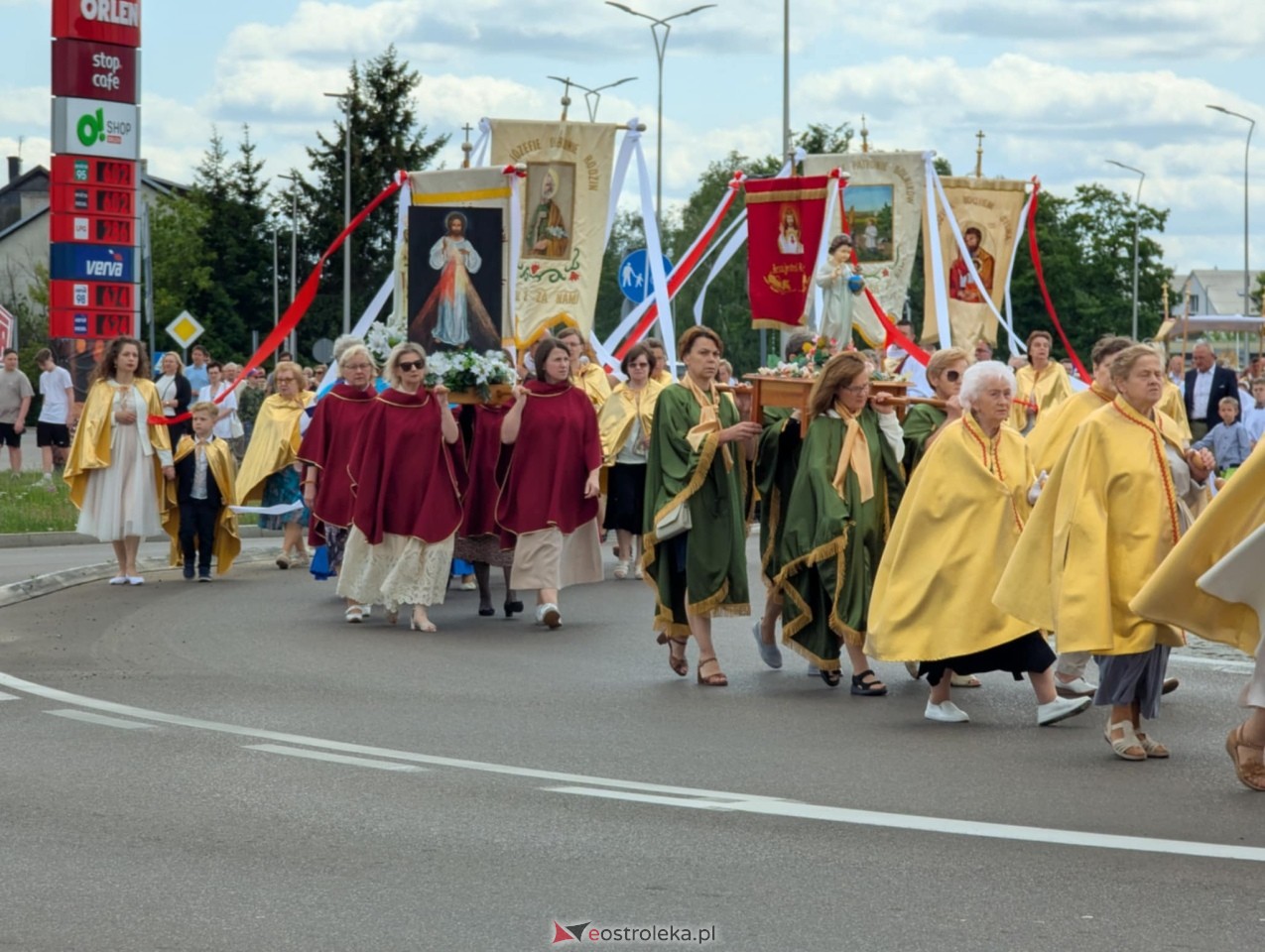 Boże Ciało 2025 - parafia Zbawiciela Świata w Ostrołęce [19.06.2025] - zdjęcie #155 - eOstroleka.pl