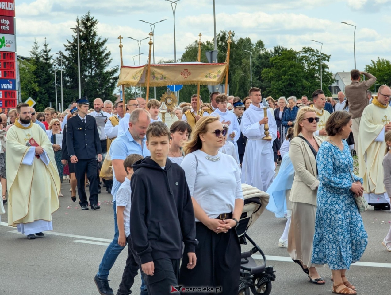 Boże Ciało 2025 - parafia Zbawiciela Świata w Ostrołęce [19.06.2025] - zdjęcie #154 - eOstroleka.pl