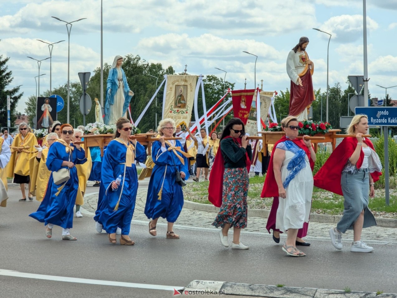 Boże Ciało 2025 - parafia Zbawiciela Świata w Ostrołęce [19.06.2025] - zdjęcie #150 - eOstroleka.pl