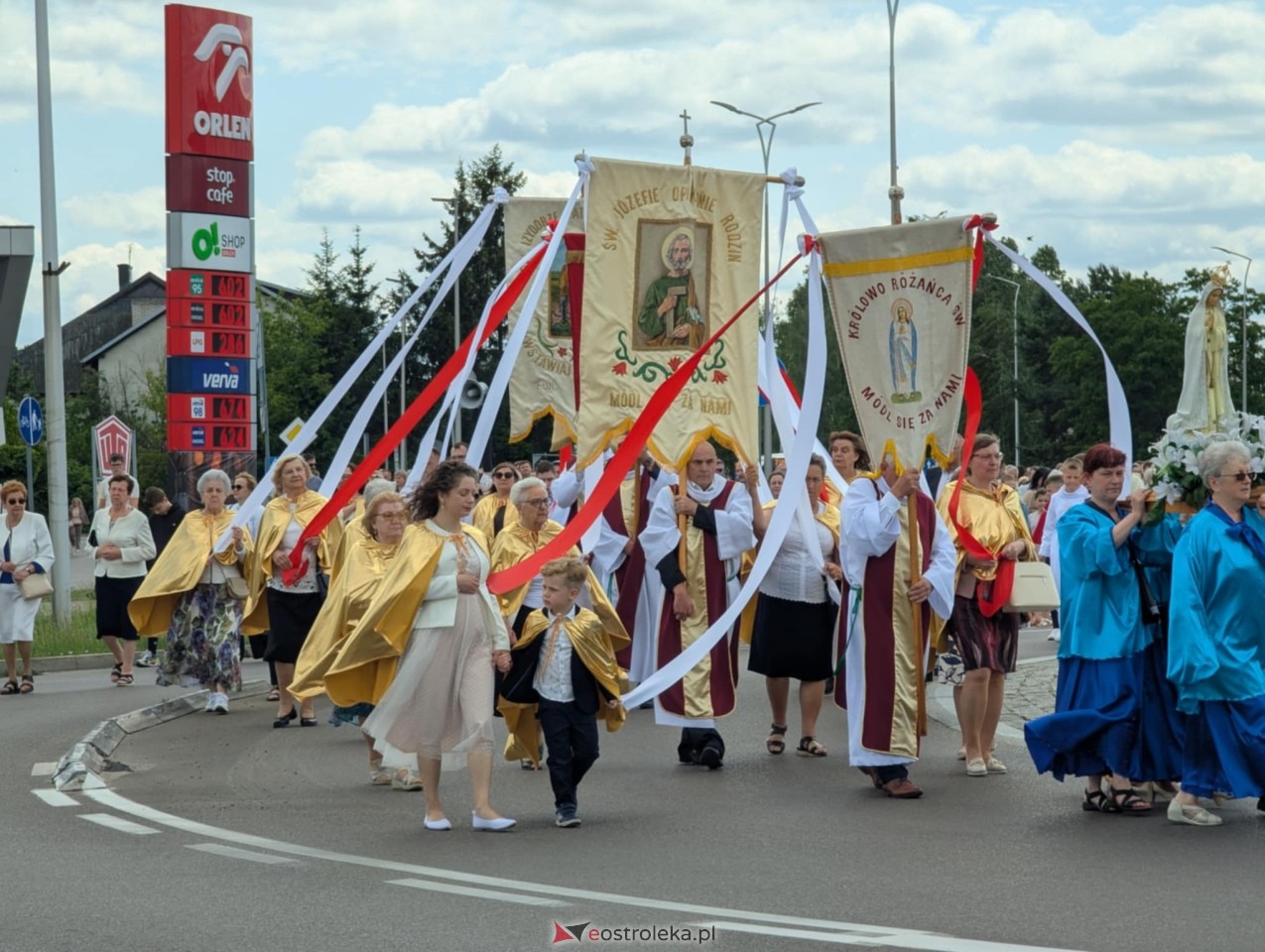 Boże Ciało 2025 - parafia Zbawiciela Świata w Ostrołęce [19.06.2025] - zdjęcie #147 - eOstroleka.pl
