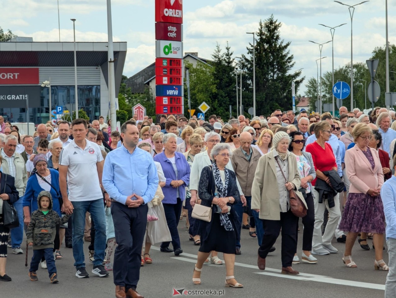 Boże Ciało 2025 - parafia Zbawiciela Świata w Ostrołęce [19.06.2025] - zdjęcie #145 - eOstroleka.pl