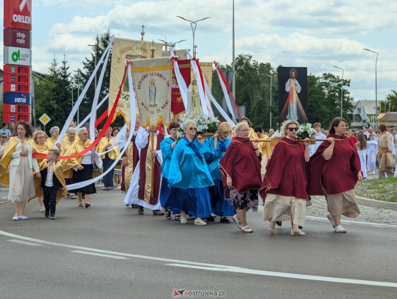 Boże Ciało 2025 - parafia Zbawiciela Świata w Ostrołęce [19.06.2025] - zdjęcie #130 - eOstroleka.pl