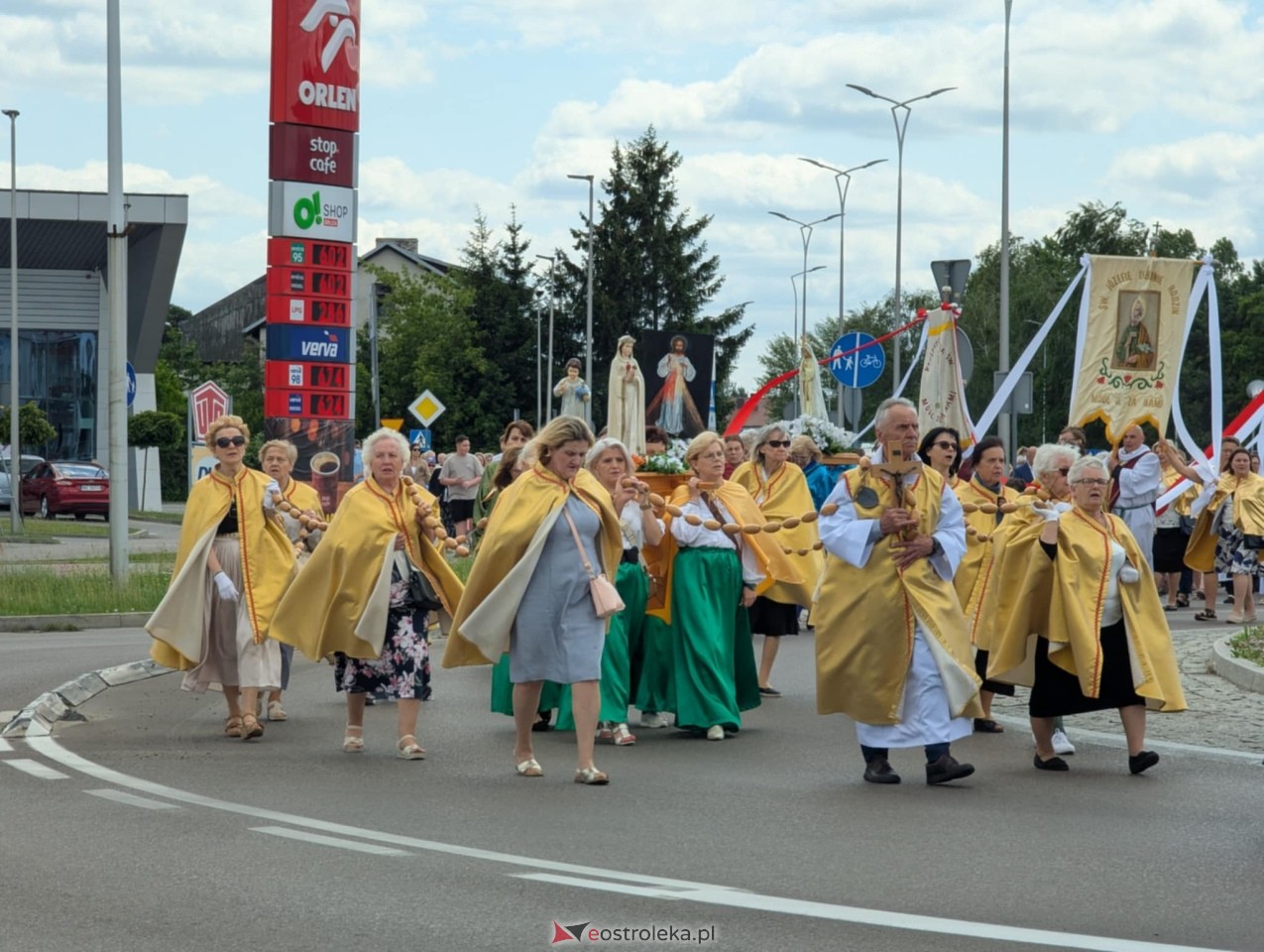Boże Ciało 2025 - parafia Zbawiciela Świata w Ostrołęce [19.06.2025] - zdjęcie #126 - eOstroleka.pl
