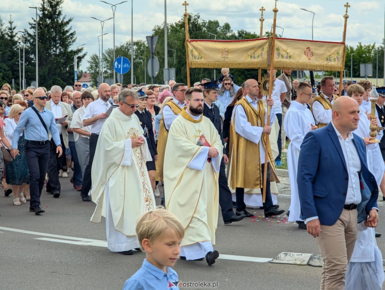 Boże Ciało 2025 - parafia Zbawiciela Świata w Ostrołęce [19.06.2025] - zdjęcie #124 - eOstroleka.pl