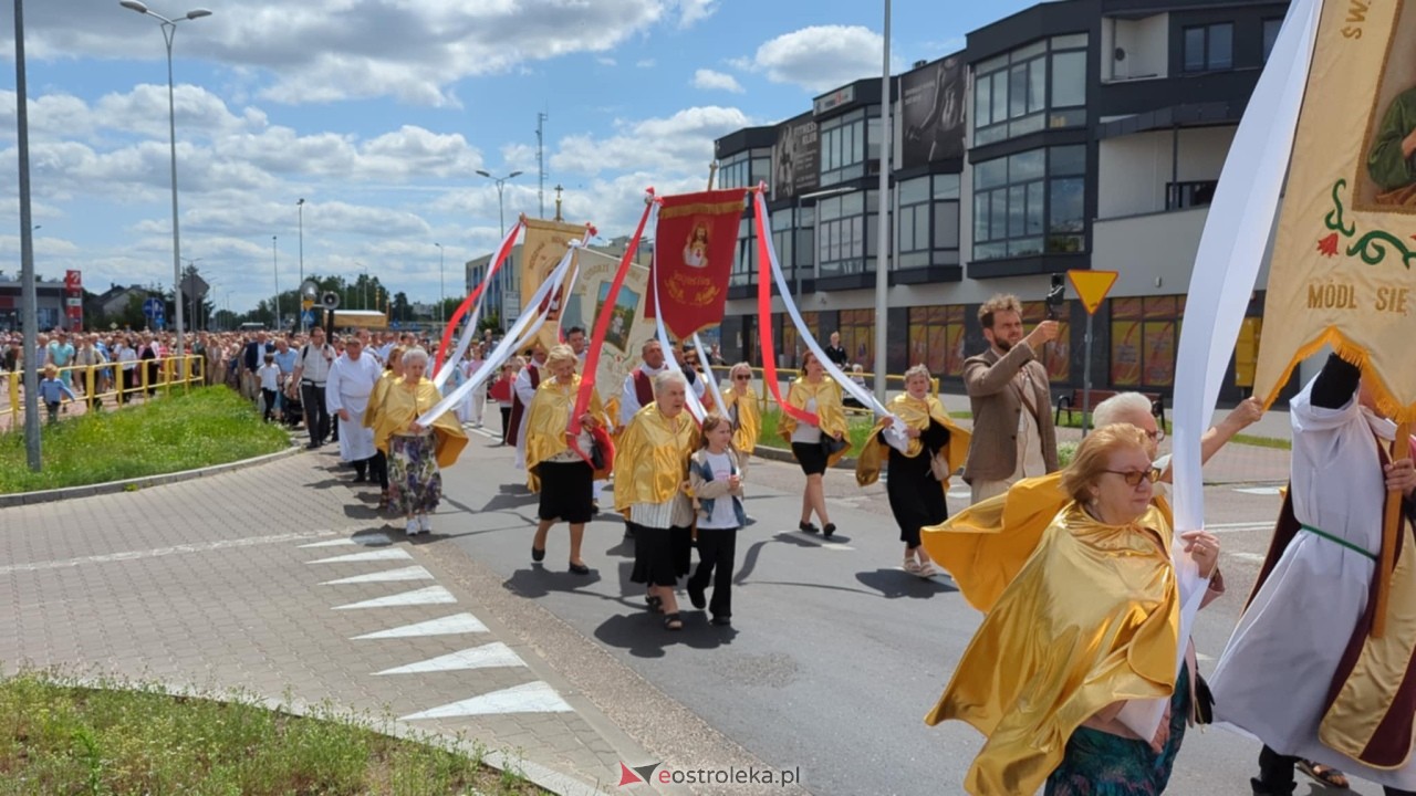 Boże Ciało 2025 - parafia Zbawiciela Świata w Ostrołęce [19.06.2025] - zdjęcie #120 - eOstroleka.pl