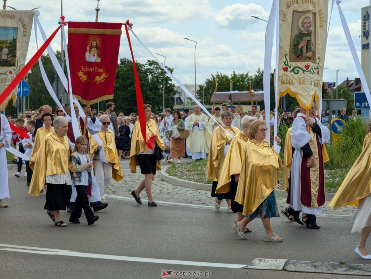 Boże Ciało 2025 - parafia Zbawiciela Świata w Ostrołęce [19.06.2025] - zdjęcie #117 - eOstroleka.pl
