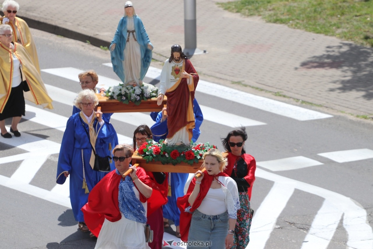 Boże Ciało 2025 - parafia Zbawiciela Świata w Ostrołęce [19.06.2025] - zdjęcie #114 - eOstroleka.pl