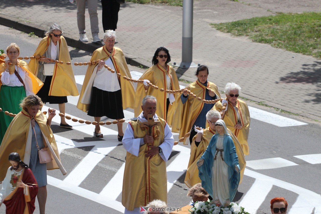 Boże Ciało 2025 - parafia Zbawiciela Świata w Ostrołęce [19.06.2025] - zdjęcie #112 - eOstroleka.pl