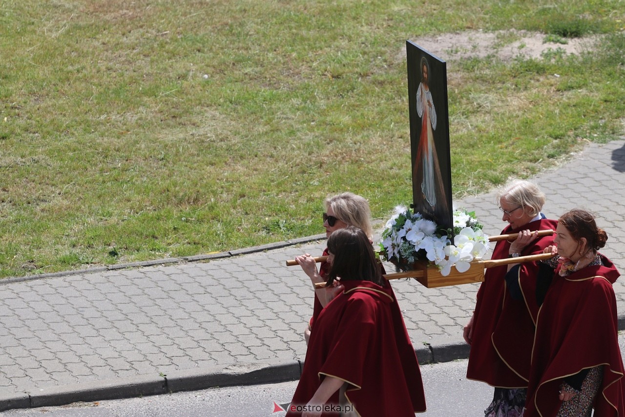 Boże Ciało 2025 - parafia Zbawiciela Świata w Ostrołęce [19.06.2025] - zdjęcie #101 - eOstroleka.pl