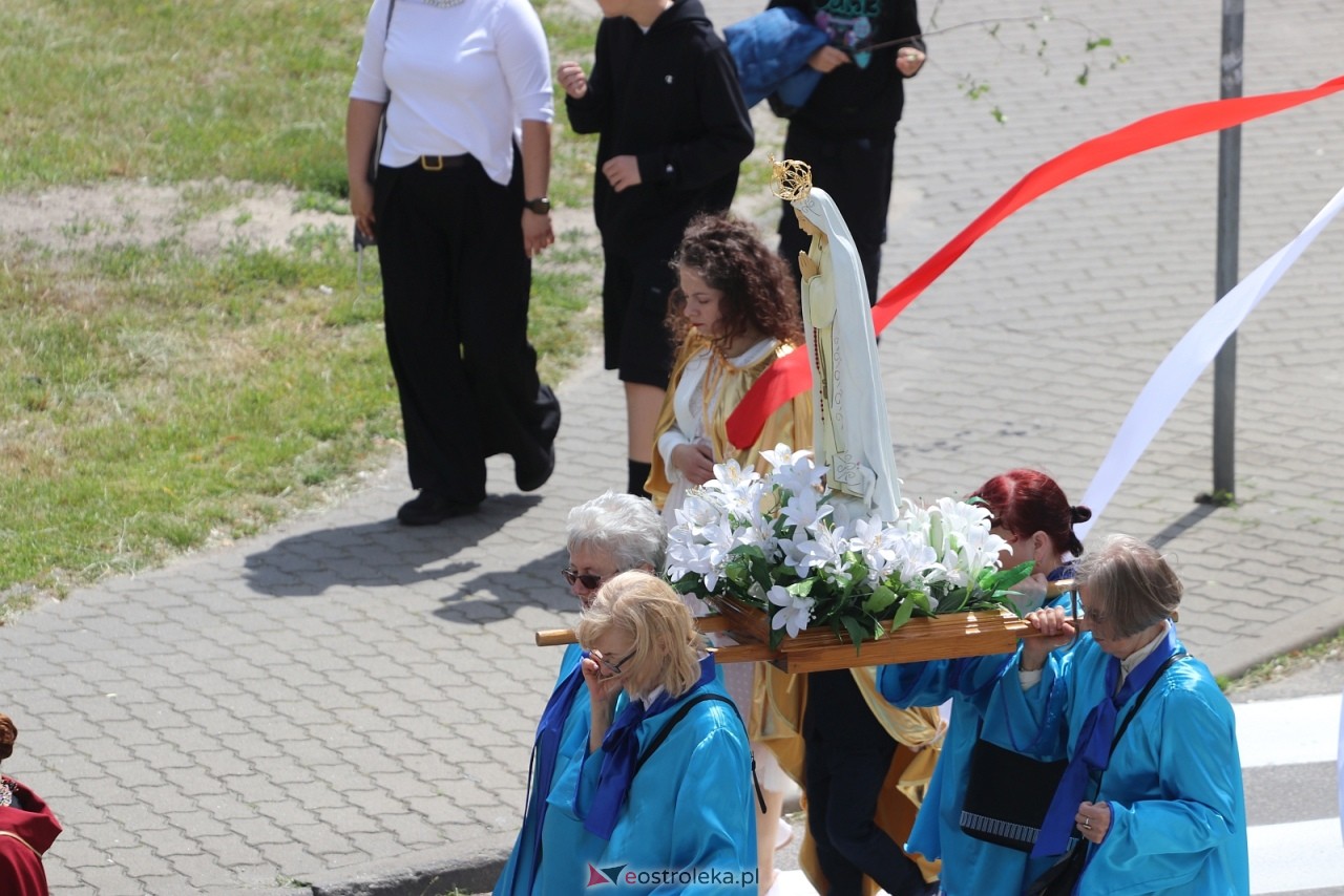 Boże Ciało 2025 - parafia Zbawiciela Świata w Ostrołęce [19.06.2025] - zdjęcie #99 - eOstroleka.pl