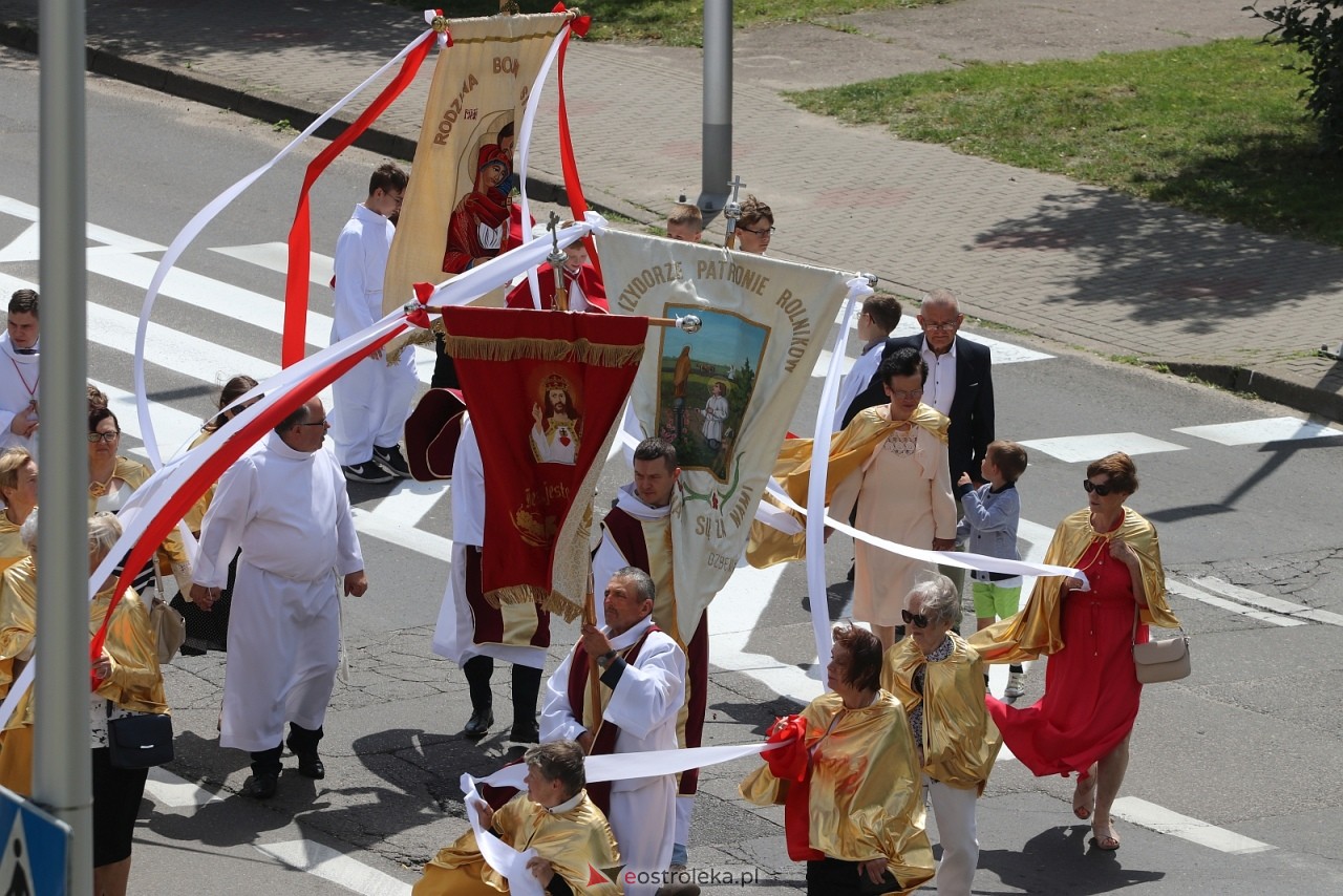 Boże Ciało 2025 - parafia Zbawiciela Świata w Ostrołęce [19.06.2025] - zdjęcie #95 - eOstroleka.pl