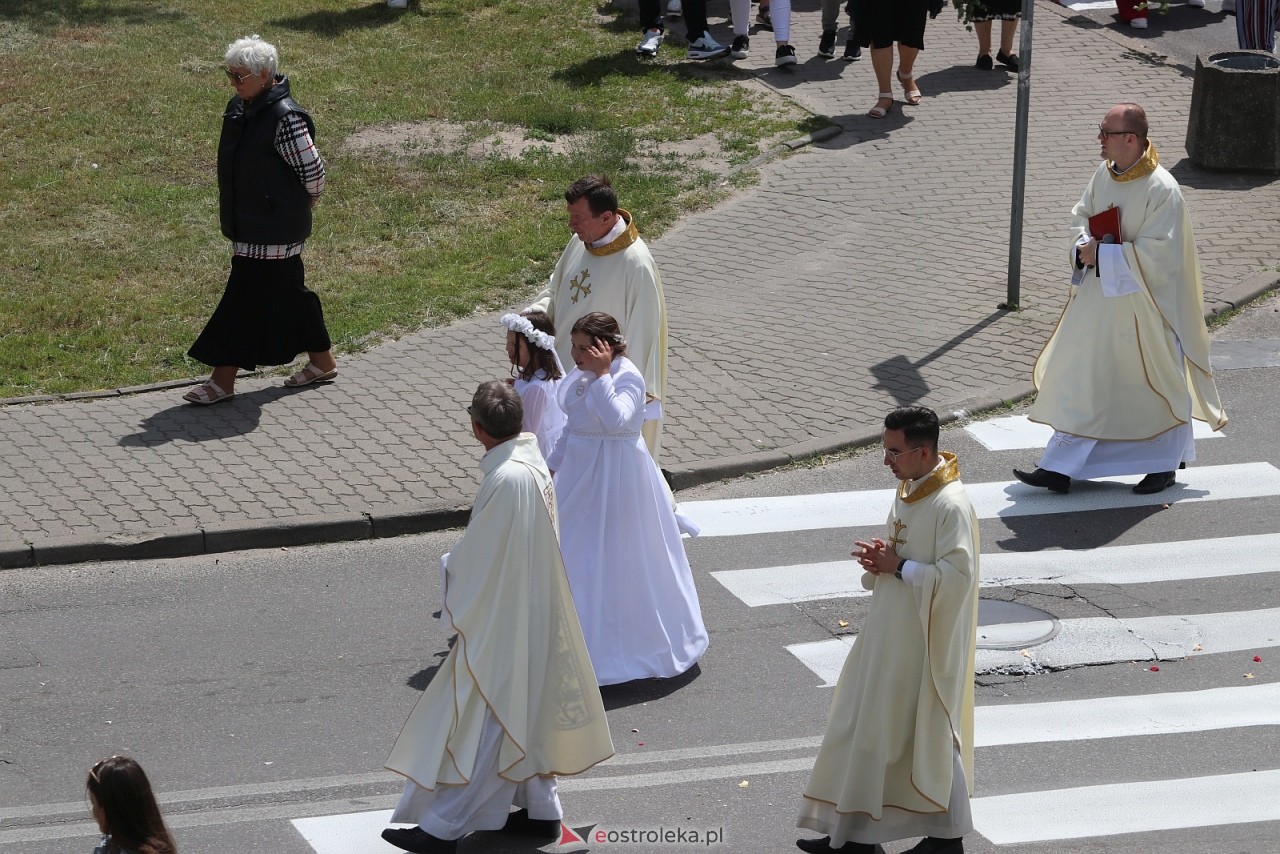 Boże Ciało 2025 - parafia Zbawiciela Świata w Ostrołęce [19.06.2025] - zdjęcie #77 - eOstroleka.pl