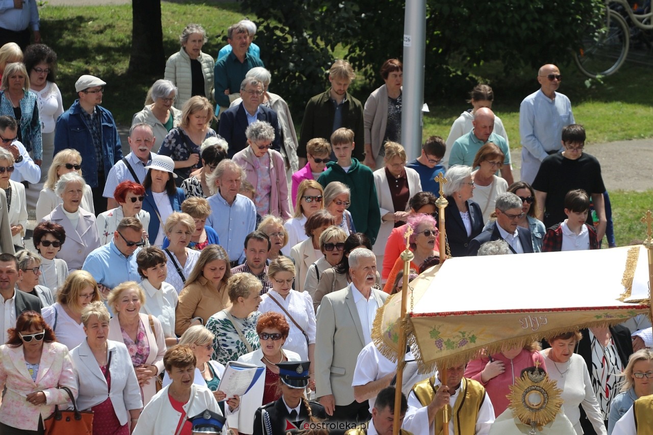 Boże Ciało 2025 - parafia Zbawiciela Świata w Ostrołęce [19.06.2025] - zdjęcie #102 - eOstroleka.pl