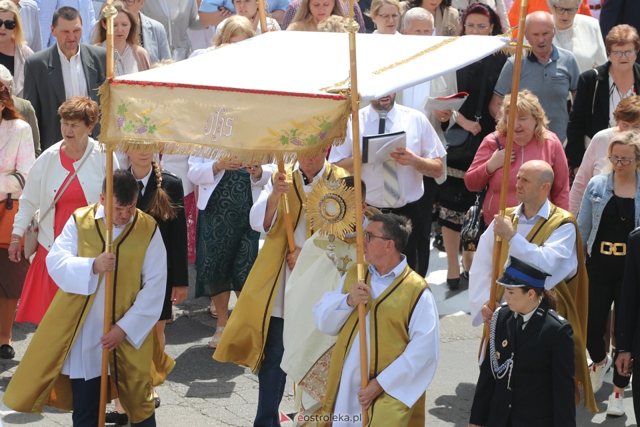 Boże Ciało 2025 - parafia Zbawiciela Świata w Ostrołęce [19.06.2025] - zdjęcie #96 - eOstroleka.pl