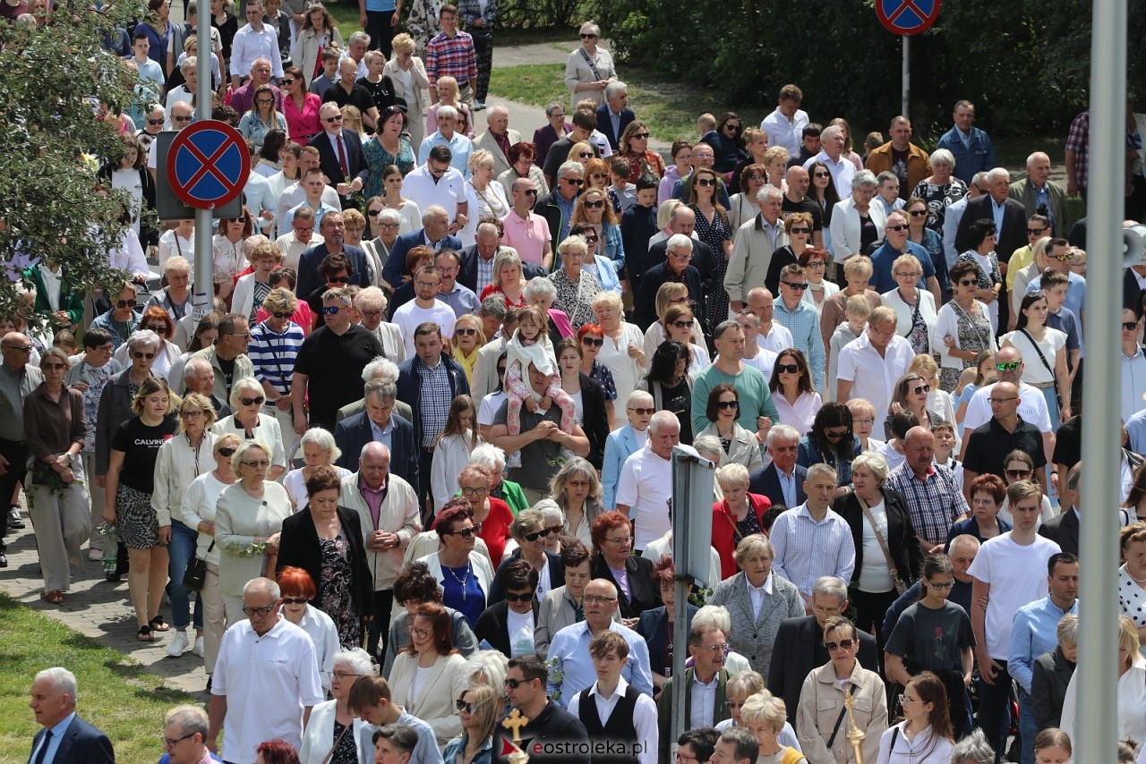 Boże Ciało 2025 - parafia Zbawiciela Świata w Ostrołęce [19.06.2025] - zdjęcie #90 - eOstroleka.pl